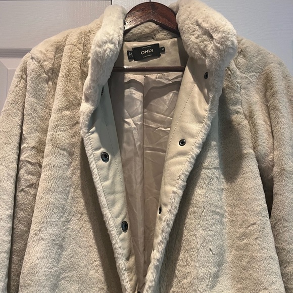 European brand ONLY beige jacket in a size M - Picture 3 of 7